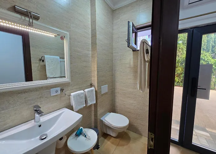 Poet Palace Готель